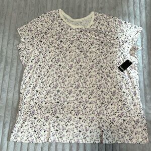Torrid NWT size 4X short sleeve t-shirt